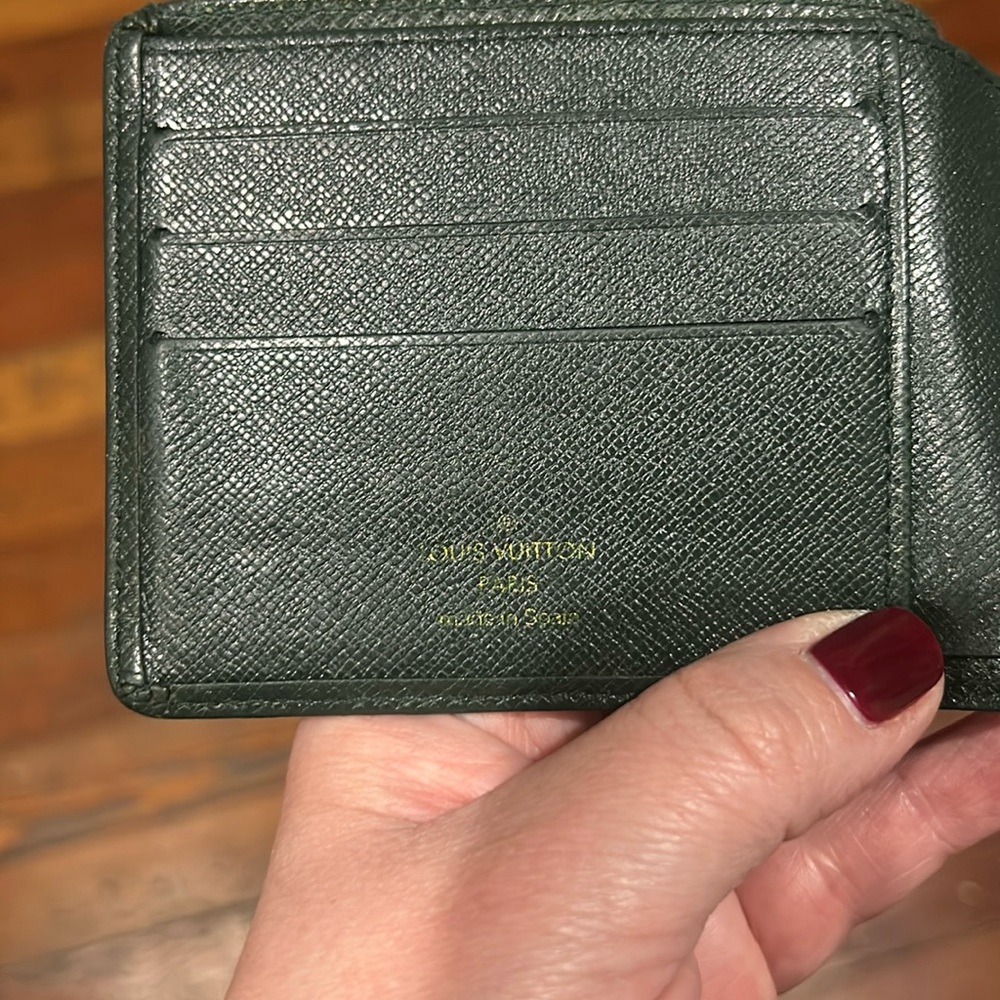 Louis Vuitton Taiga Men's Billfold Wallet Green - Picture 5 of 12